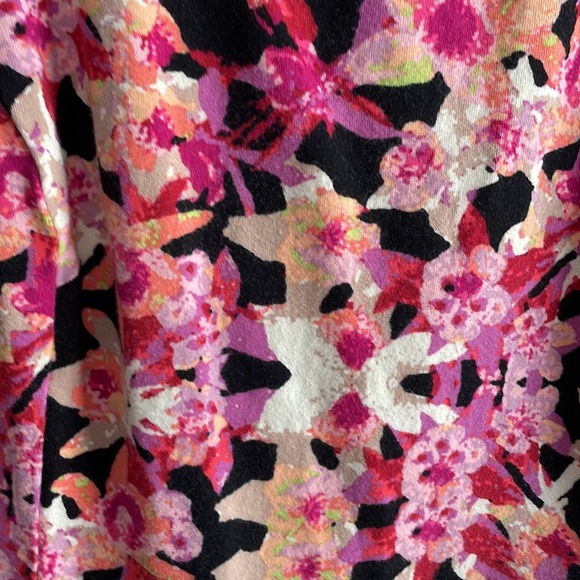 Daisy Fuentes Floral Peplum Top - Picture 3 of 4